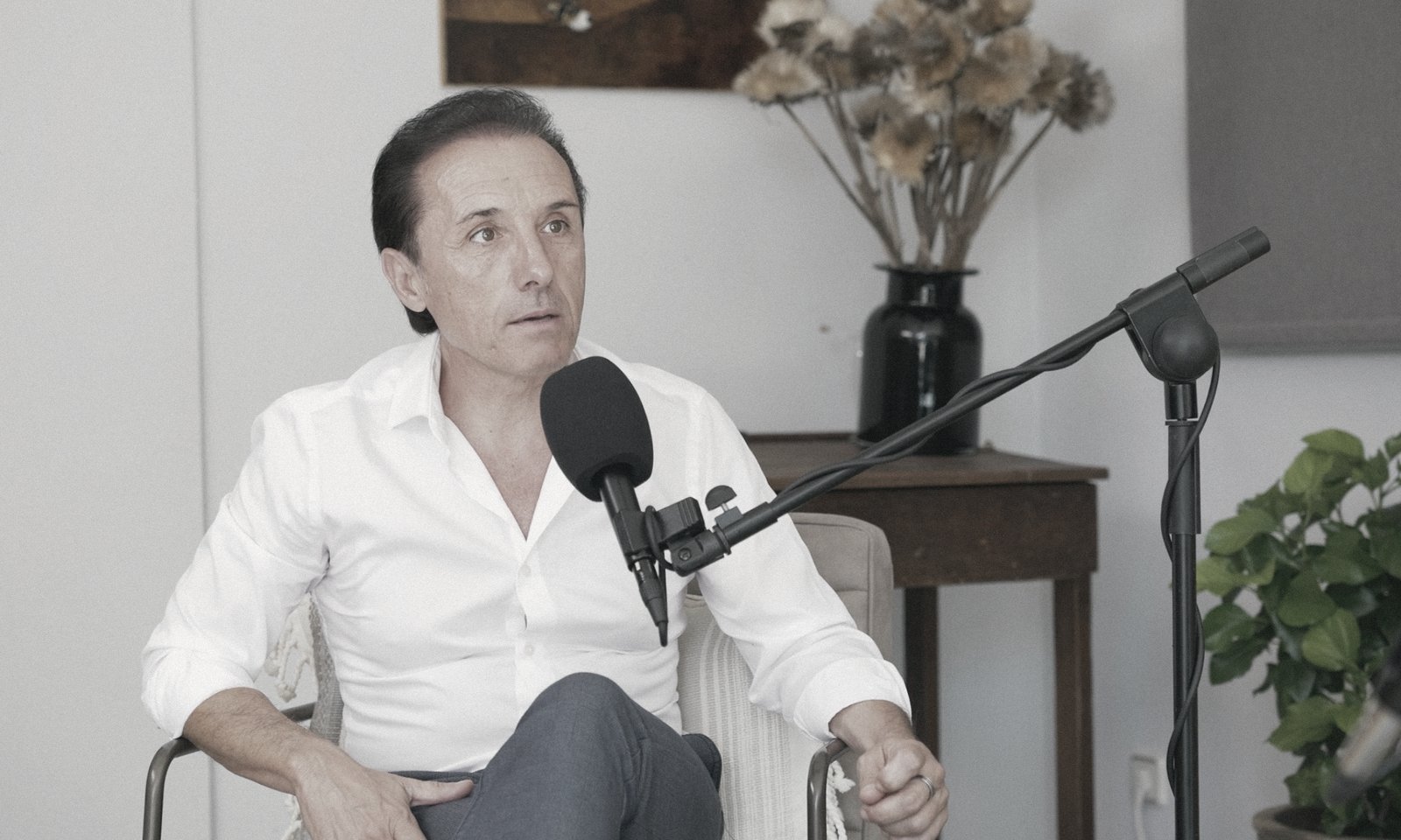Román Rodríguez, musicoterapeuta, en la grabación del episodio 01 de SinToxik