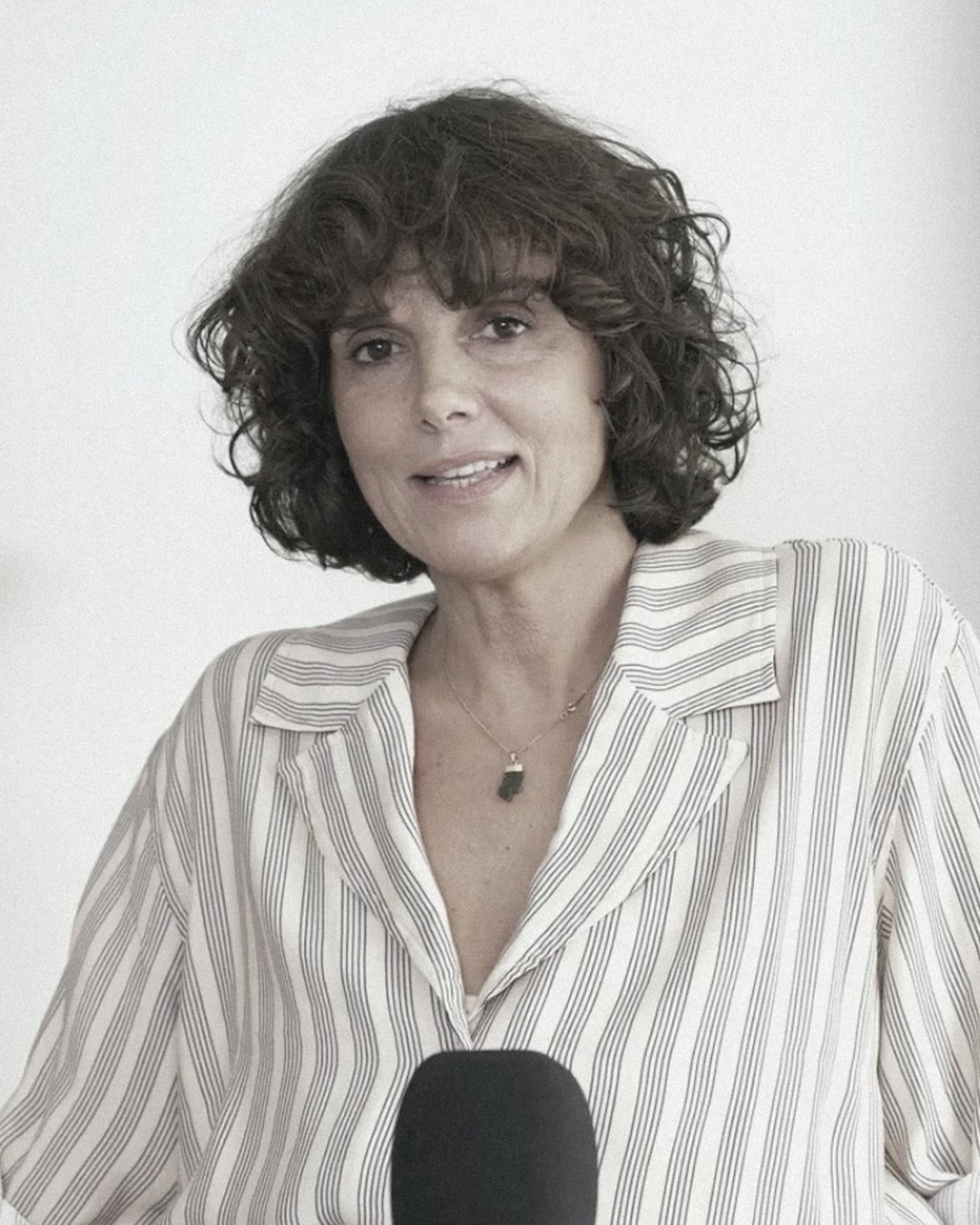 Dra. Mónica Sánchez, médica y psicoterapeuta, en el set de SinToxik